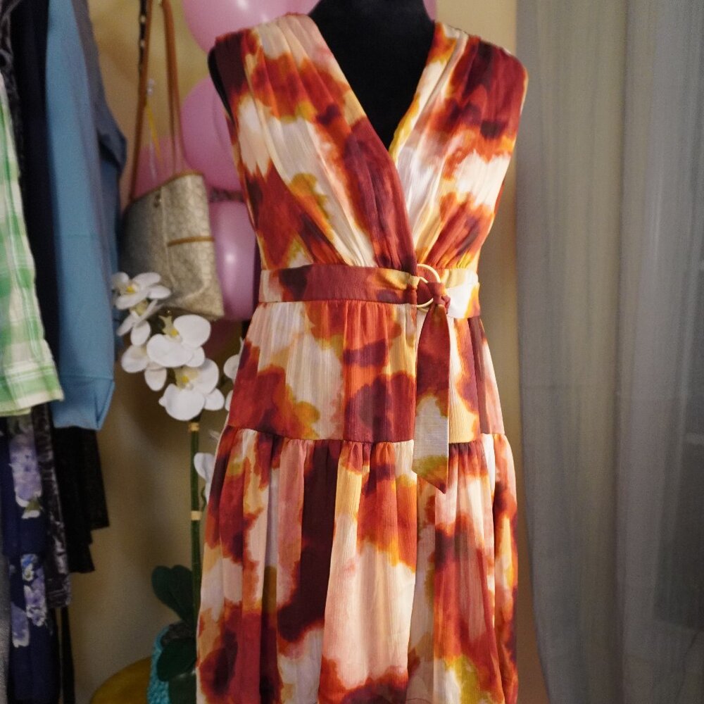 Taylor's printed dress makes an impression with a sophistcated silhouette